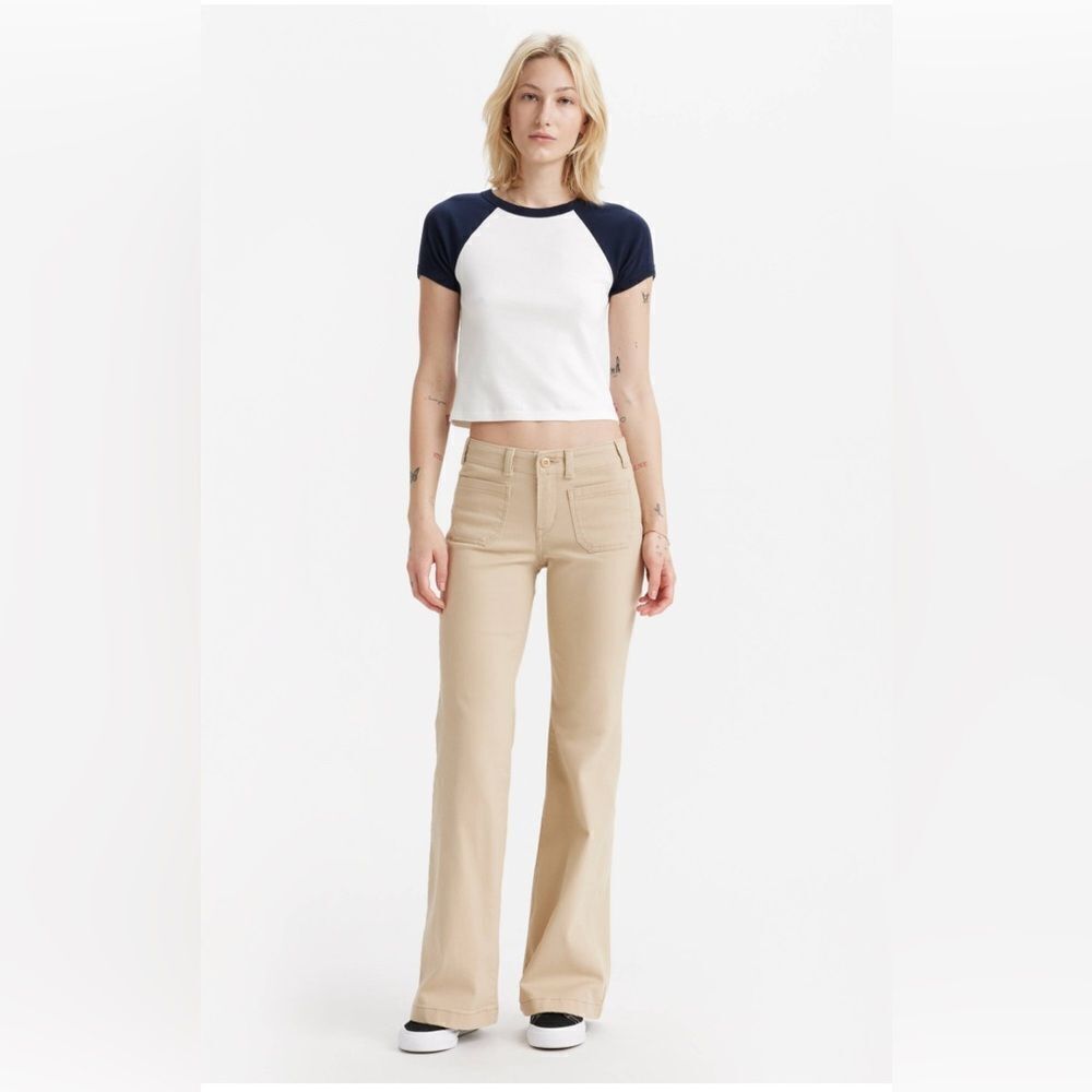Levi’s Superlow Flare Jeans in tan NWT 31